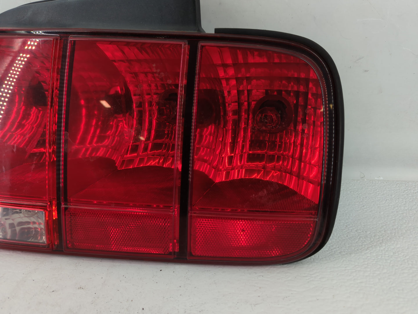 2005-2009 Ford Mustang Tail Light Assembly Passenger Right OEM Fits Fits 2005 2006 2007 2008 2009 OEM Used Auto Parts - Oemu
