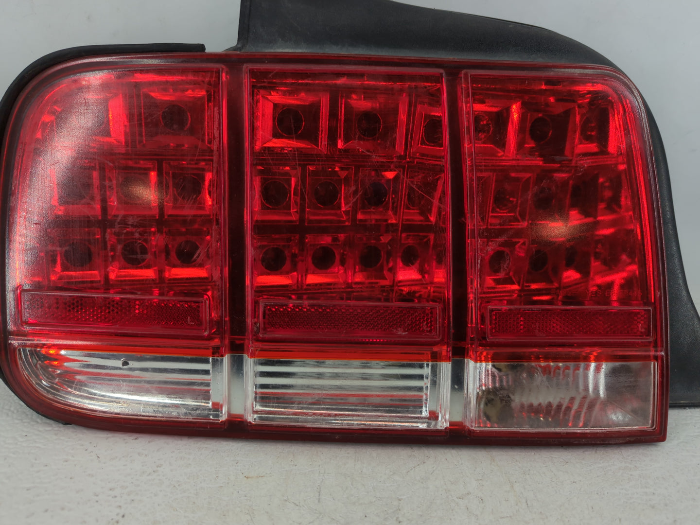 2005-2009 Ford Mustang Tail Light Assembly Driver Left OEM Fits Fits 2005 2006 2007 2008 2009 OEM Used Auto Parts - Oemuseda