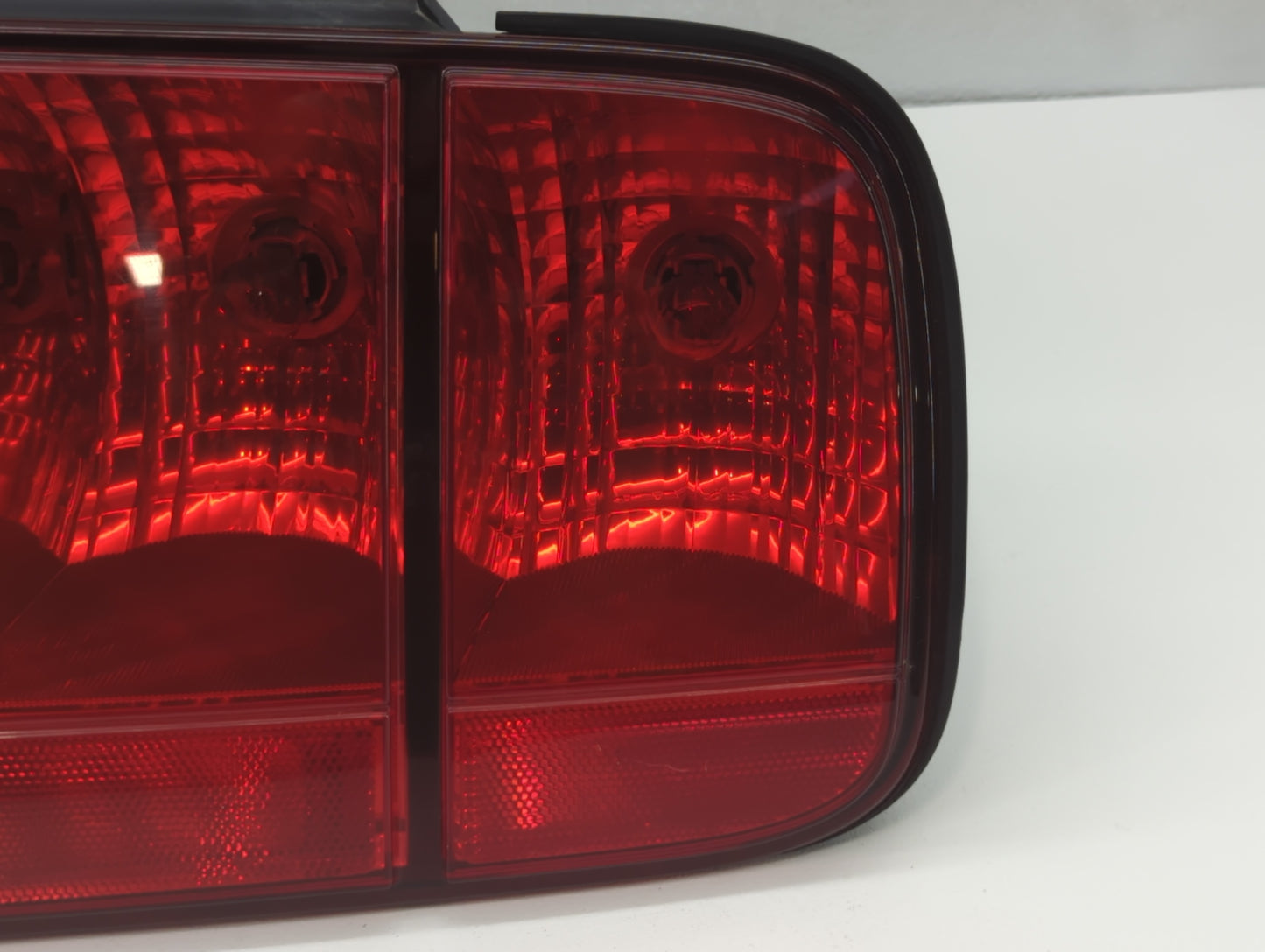 2005-2009 Ford Mustang Tail Light Assembly Passenger Right OEM P/N:6R33-13B504-AH Fits Fits 2005 2006 2007 2008 2009 OEM Use