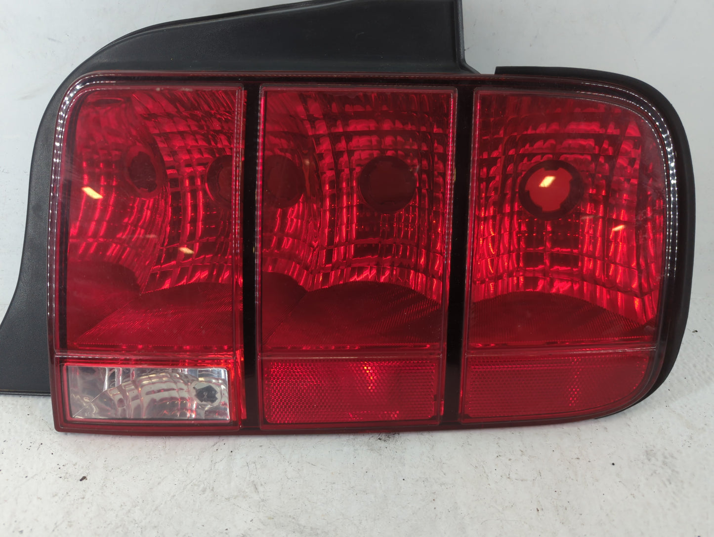 2005-2009 Ford Mustang Tail Light Assembly Passenger Right OEM Fits Fits 2005 2006 2007 2008 2009 OEM Used Auto Parts - Oemu