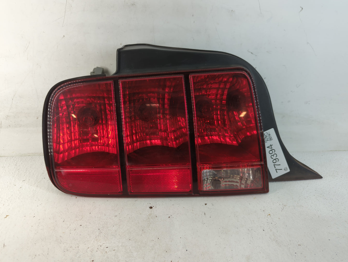 2005-2009 Ford Mustang Tail Light Assembly Driver Left OEM Fits Fits 2005 2006 2007 2008 2009 OEM Used Auto Parts - Oemuseda