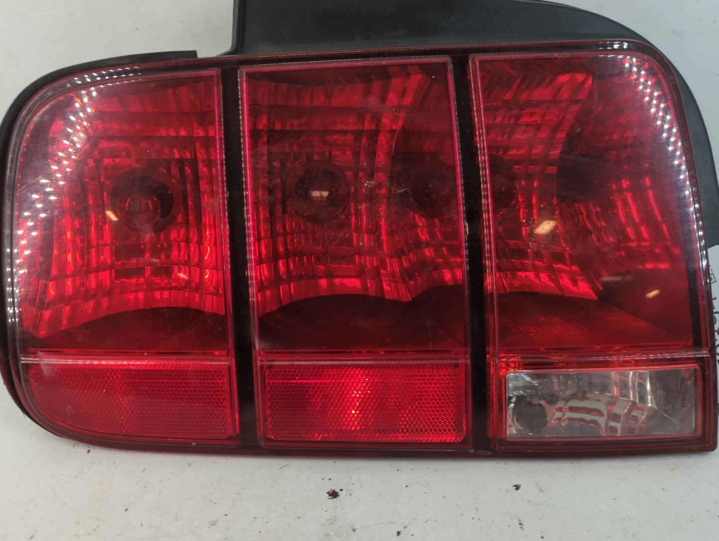 2005-2009 Ford Mustang Tail Light Assembly Driver Left OEM Fits Fits 2005 2006 2007 2008 2009 OEM Used Auto Parts - Oemuseda
