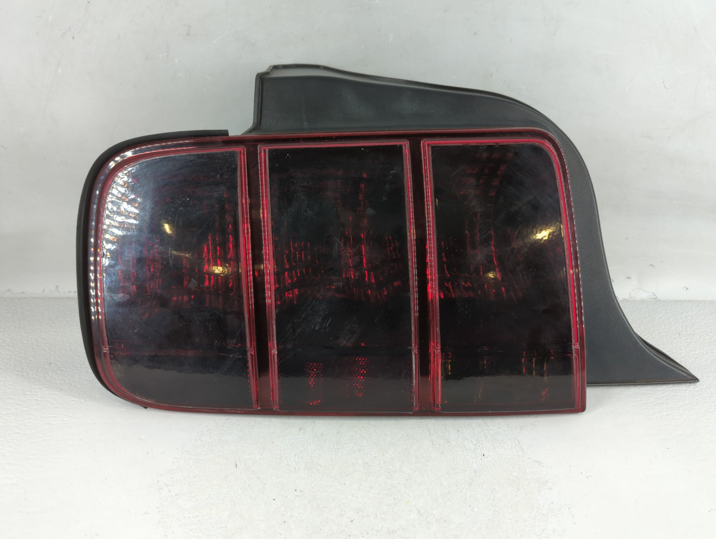2005-2009 Ford Mustang Tail Light Assembly Driver Left OEM Fits Fits 2005 2006 2007 2008 2009 OEM Used Auto Parts - Oemuseda