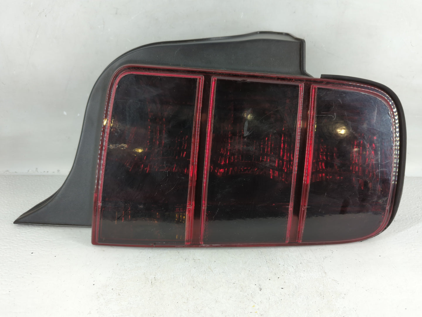 2005-2009 Ford Mustang Tail Light Assembly Passenger Right OEM Fits Fits 2005 2006 2007 2008 2009 OEM Used Auto Parts - Oemu