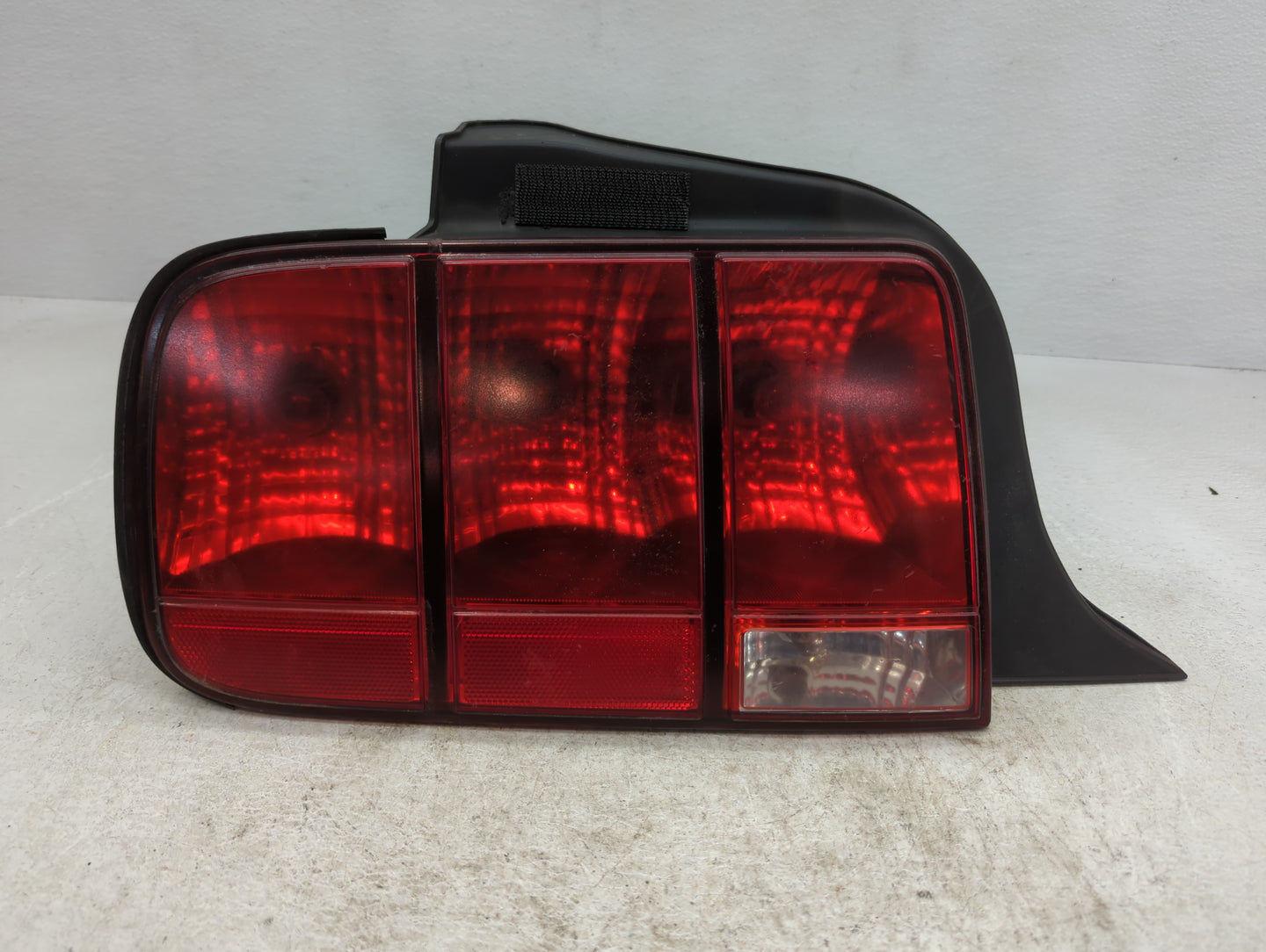 2005-2009 Ford Mustang Tail Light Assembly Driver Left OEM Fits Fits 2005 2006 2007 2008 2009 OEM Used Auto Parts - Oemuseda