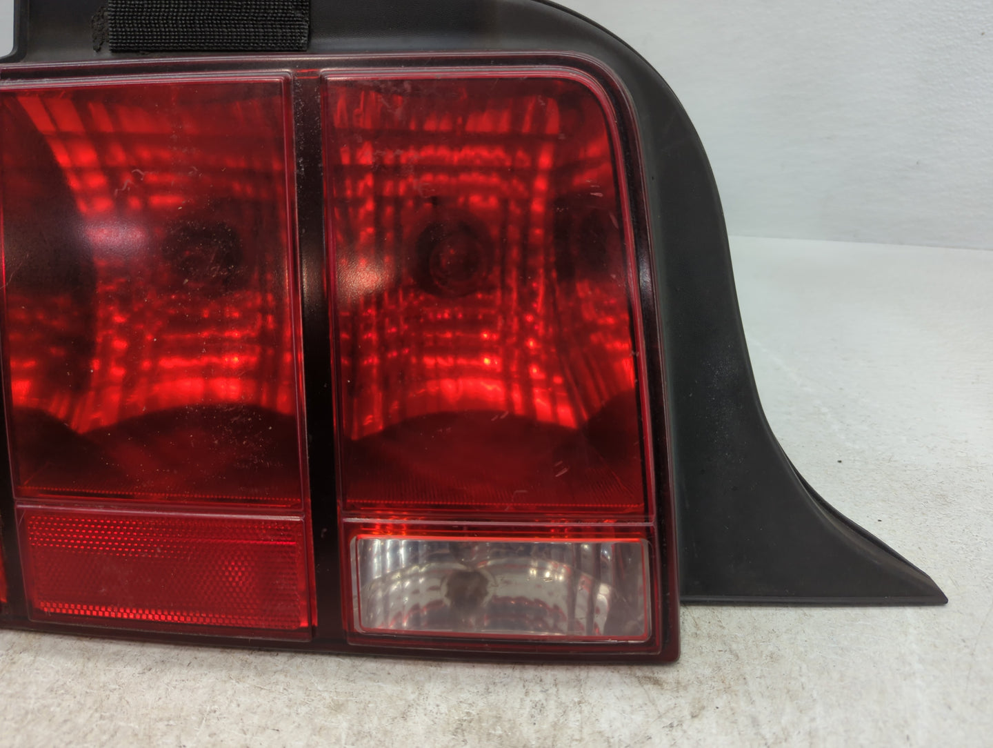 2005-2009 Ford Mustang Tail Light Assembly Driver Left OEM Fits Fits 2005 2006 2007 2008 2009 OEM Used Auto Parts - Oemuseda