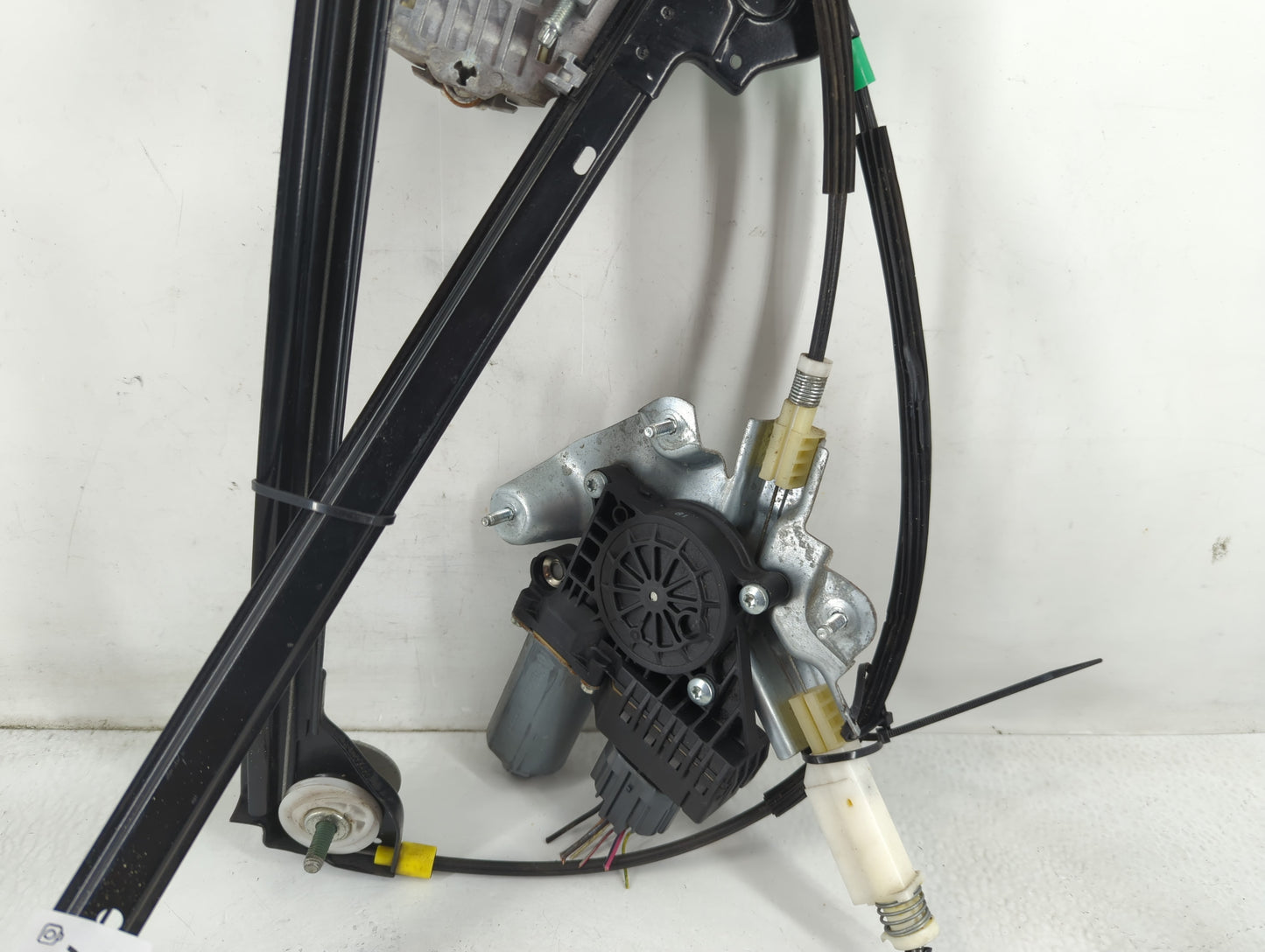 2005-2009 Ford Mustang Used Window Regulator Passenger Front - Oemusedautoparts1.com