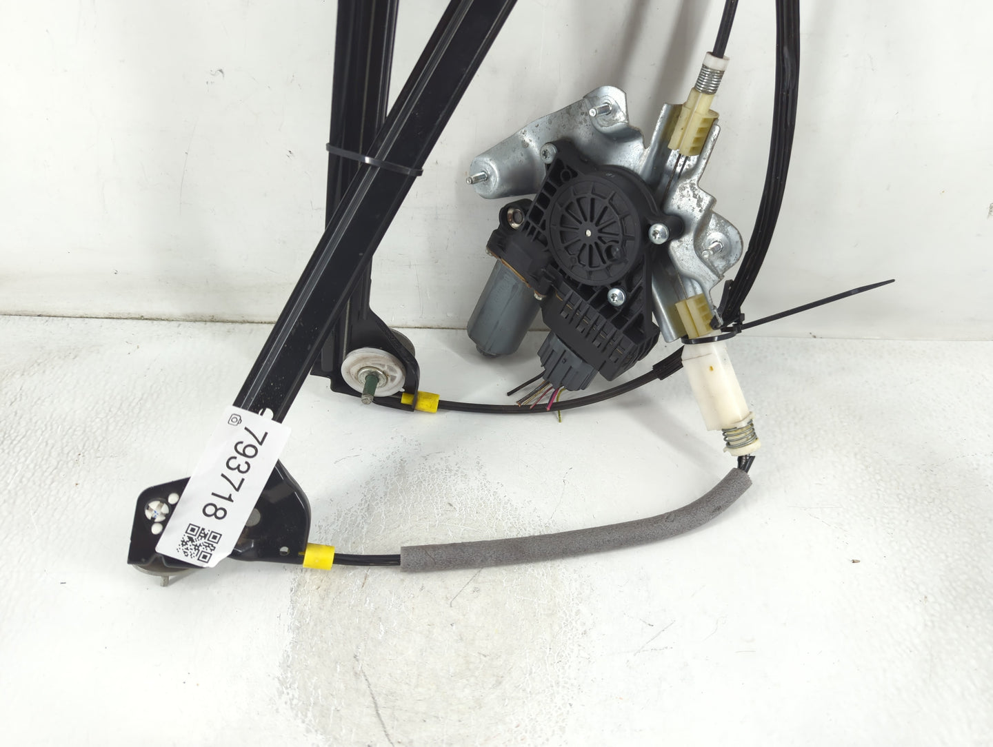 2005-2009 Ford Mustang Used Window Regulator Passenger Front - Oemusedautoparts1.com