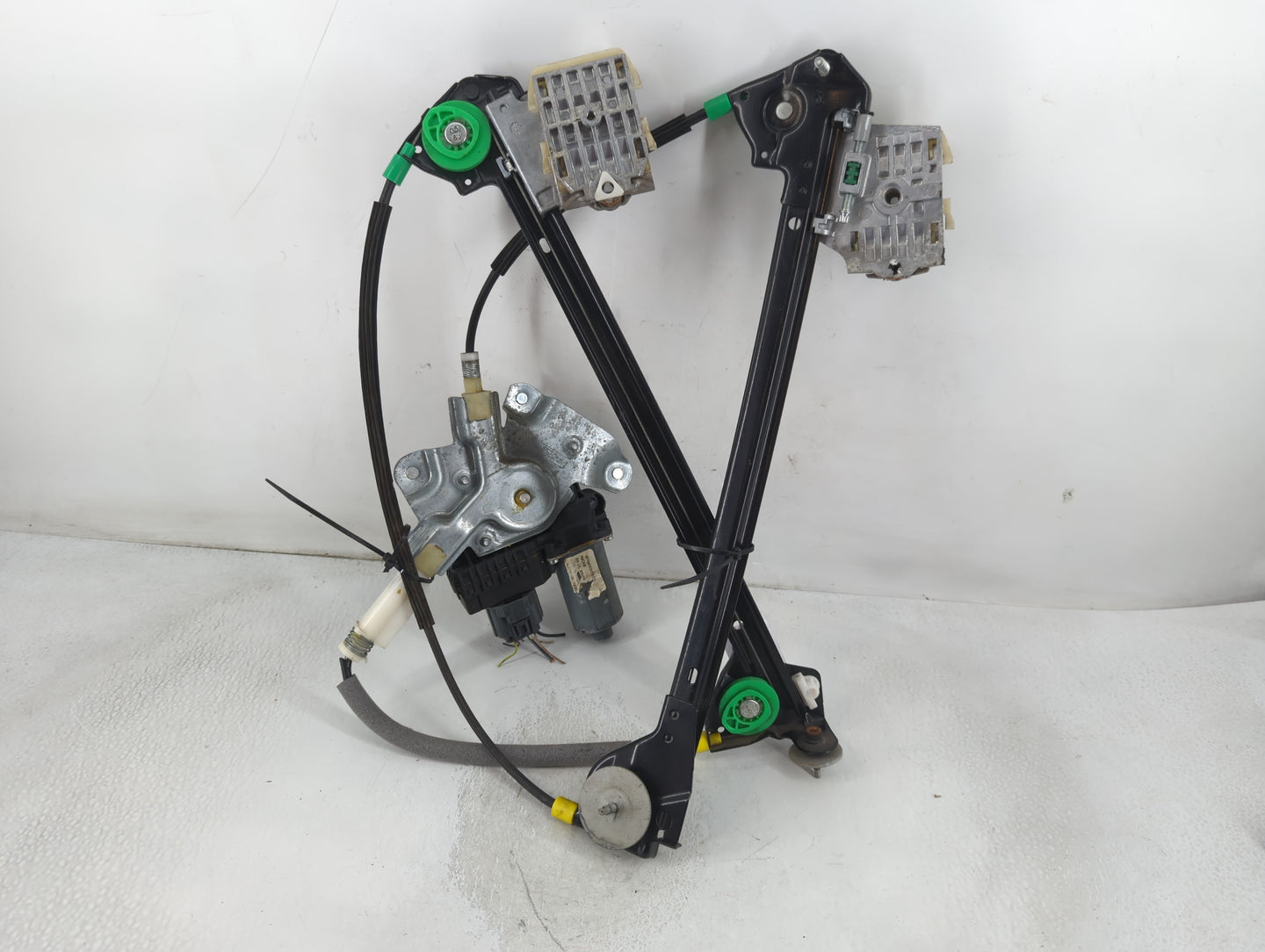 2005-2009 Ford Mustang Used Window Regulator Passenger Front - Oemusedautoparts1.com