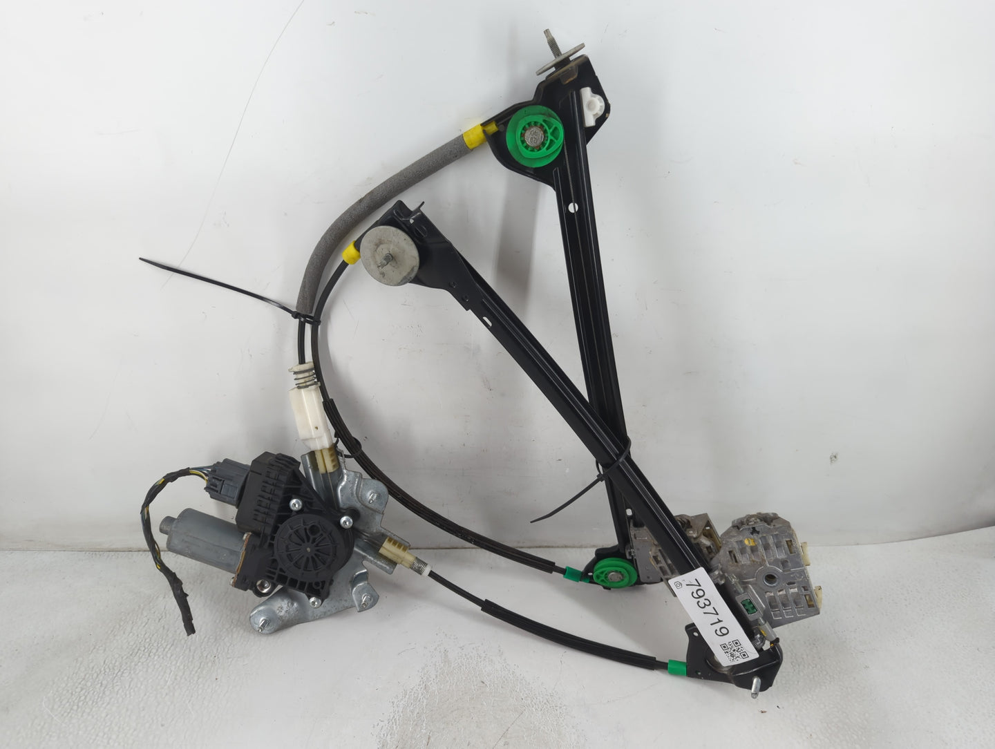 2005-2009 Ford Mustang Driver Left Front Window Regulator - Oemusedautoparts1.com