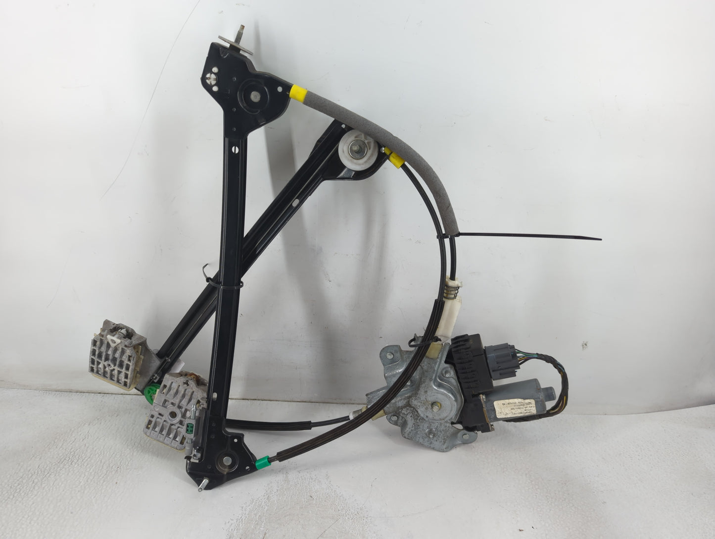2005-2009 Ford Mustang Driver Left Front Window Regulator - Oemusedautoparts1.com