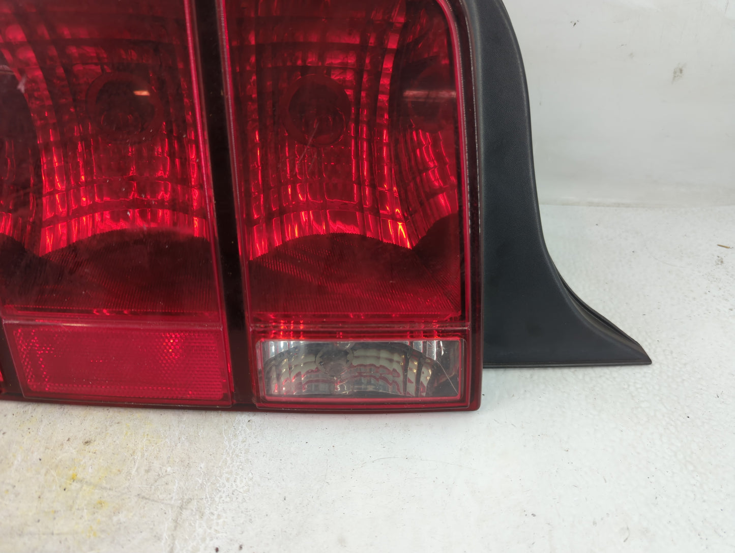 2005-2009 Ford Mustang Tail Light Assembly Driver Left OEM Fits Fits 2005 2006 2007 2008 2009 OEM Used Auto Parts - Oemuseda