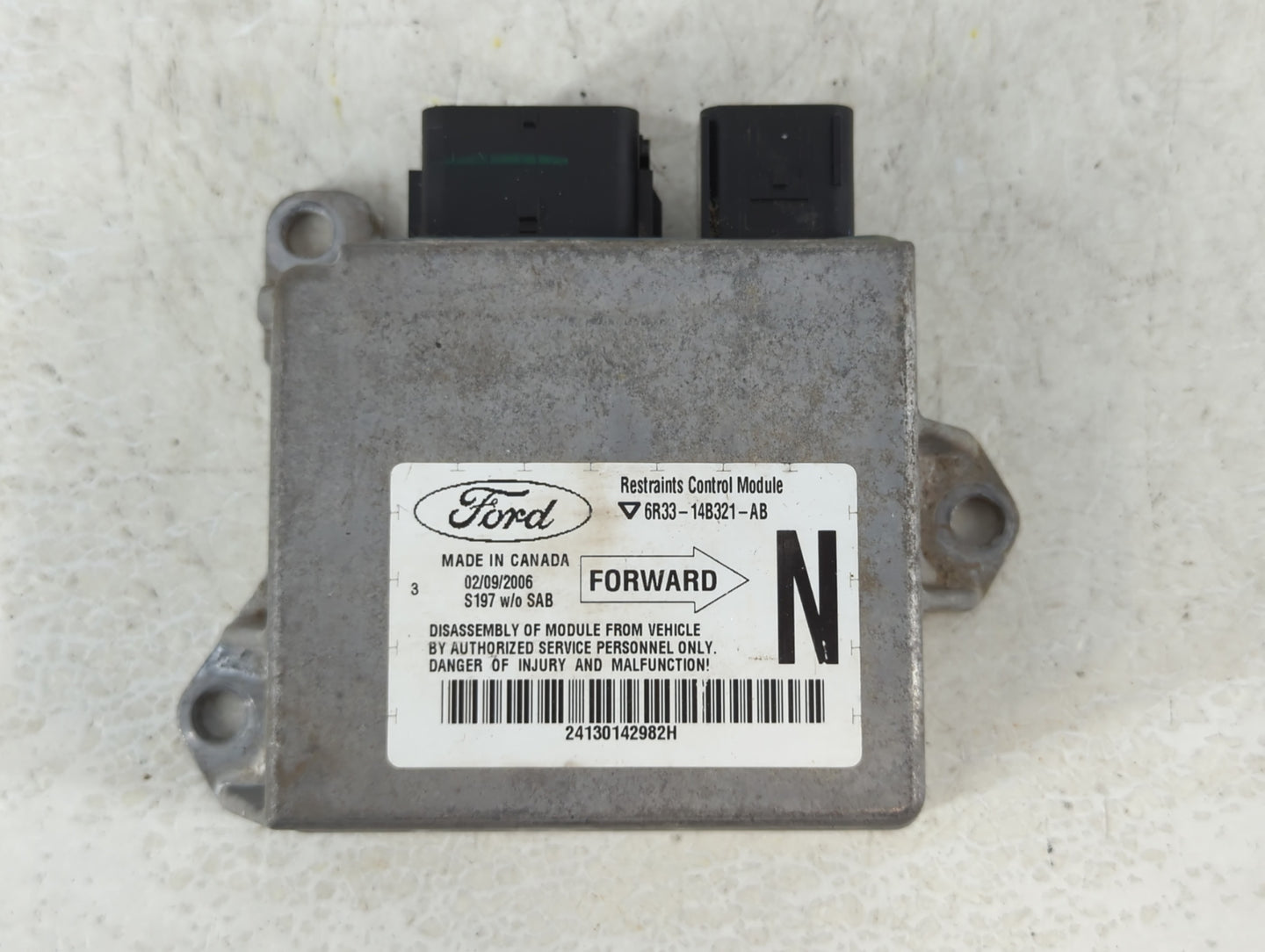 2005-2006 Ford Mustang Radio AM FM Cd Player Receiver Replacement P/N:6R33-14B321-AB Fits Fits 2005 2006 OEM Used Auto Parts