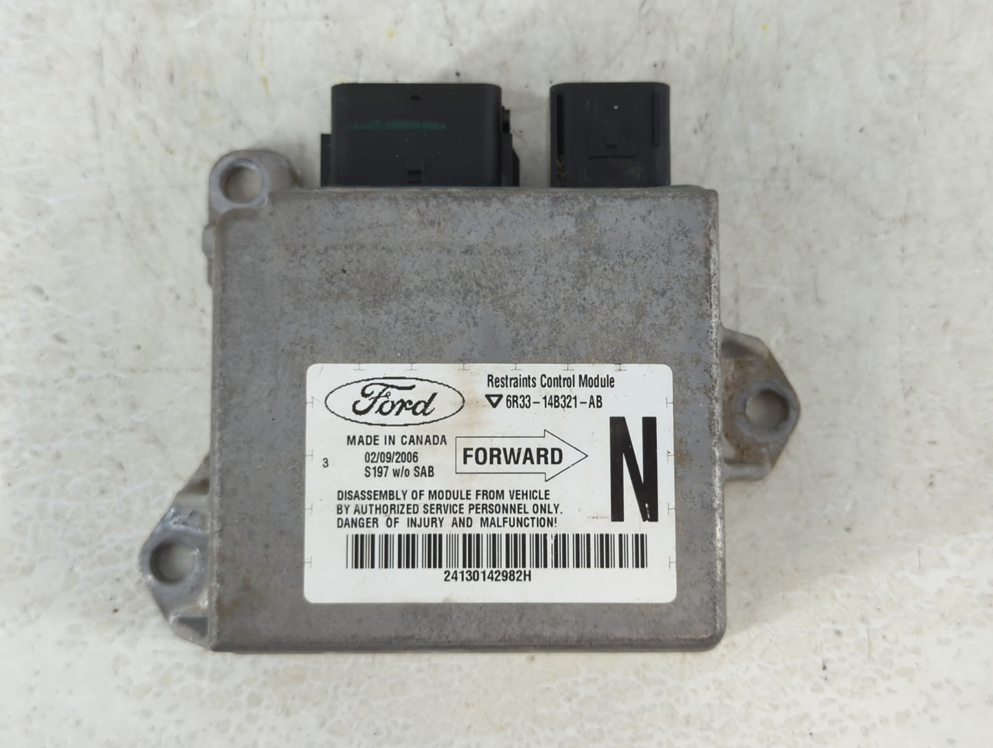 2005-2006 Ford Mustang Radio AM FM Cd Player Receiver Replacement P/N:6R33-14B321-AB Fits Fits 2005 2006 OEM Used Auto Parts