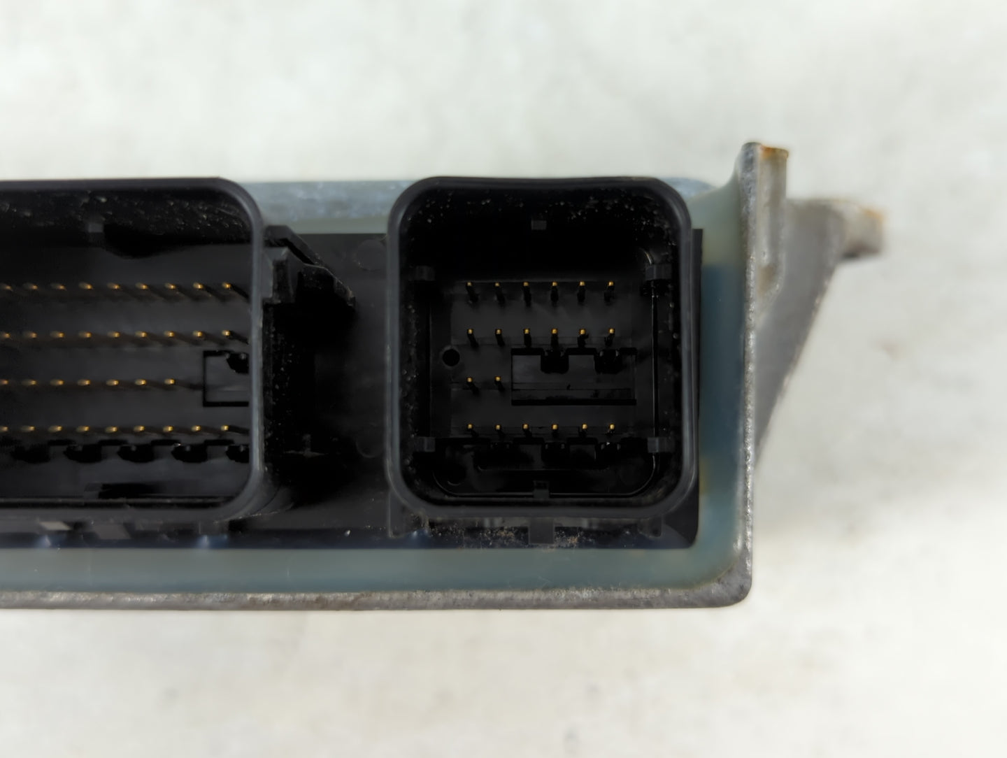 2005-2006 Ford Mustang Radio AM FM Cd Player Receiver Replacement P/N:6R33-14B321-AB Fits Fits 2005 2006 OEM Used Auto Parts