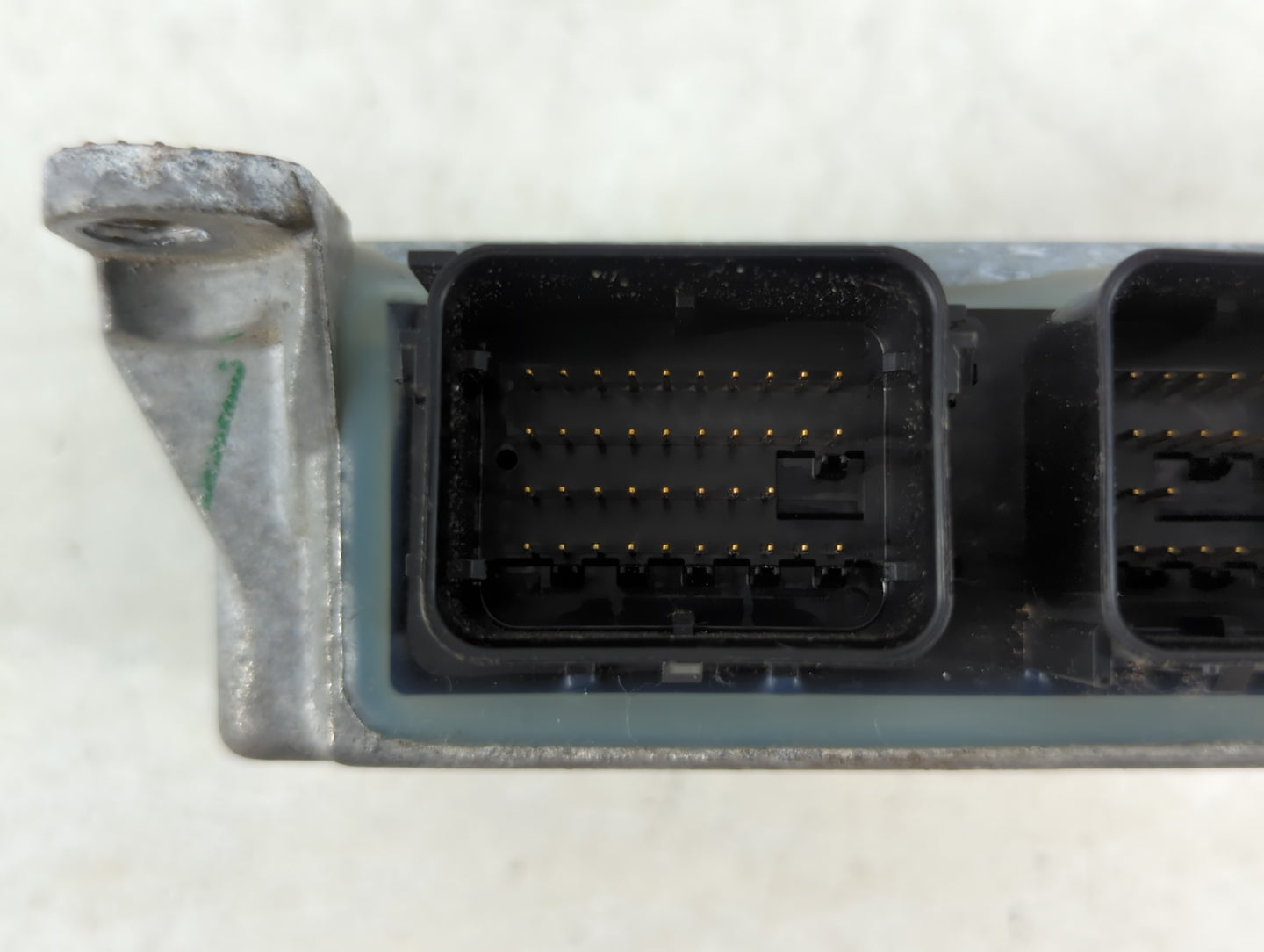 2005-2006 Ford Mustang Radio AM FM Cd Player Receiver Replacement P/N:6R33-14B321-AB Fits Fits 2005 2006 OEM Used Auto Parts