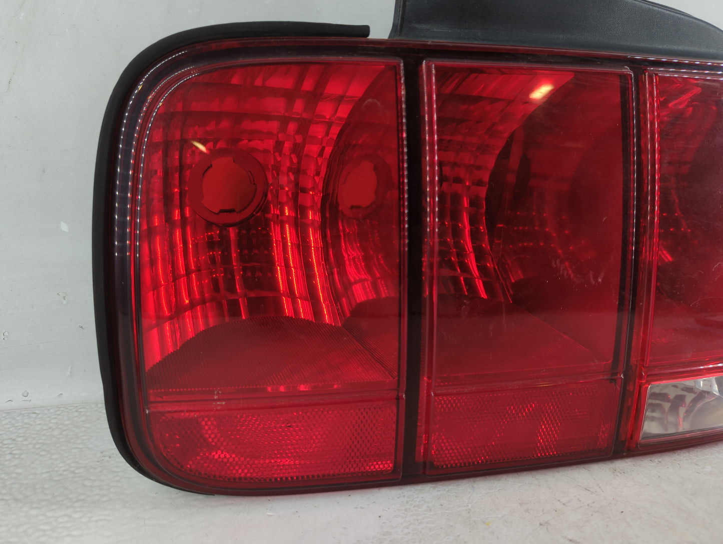 2005-2009 Ford Mustang Tail Light Assembly Driver Left OEM Fits Fits 2005 2006 2007 2008 2009 OEM Used Auto Parts - Oemuseda