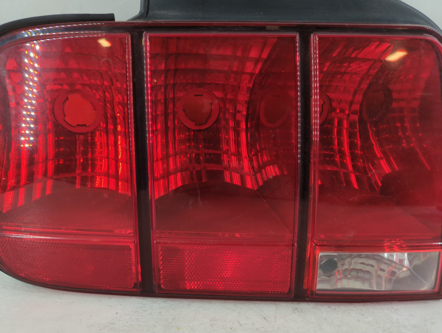 2005-2009 Ford Mustang Tail Light Assembly Driver Left OEM Fits Fits 2005 2006 2007 2008 2009 OEM Used Auto Parts - Oemuseda