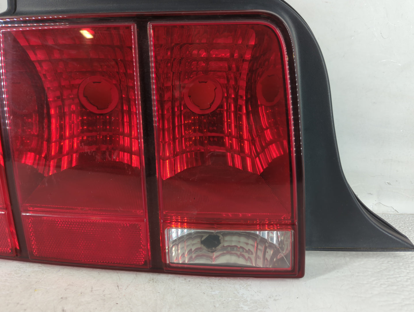 2005-2009 Ford Mustang Tail Light Assembly Driver Left OEM Fits Fits 2005 2006 2007 2008 2009 OEM Used Auto Parts - Oemuseda