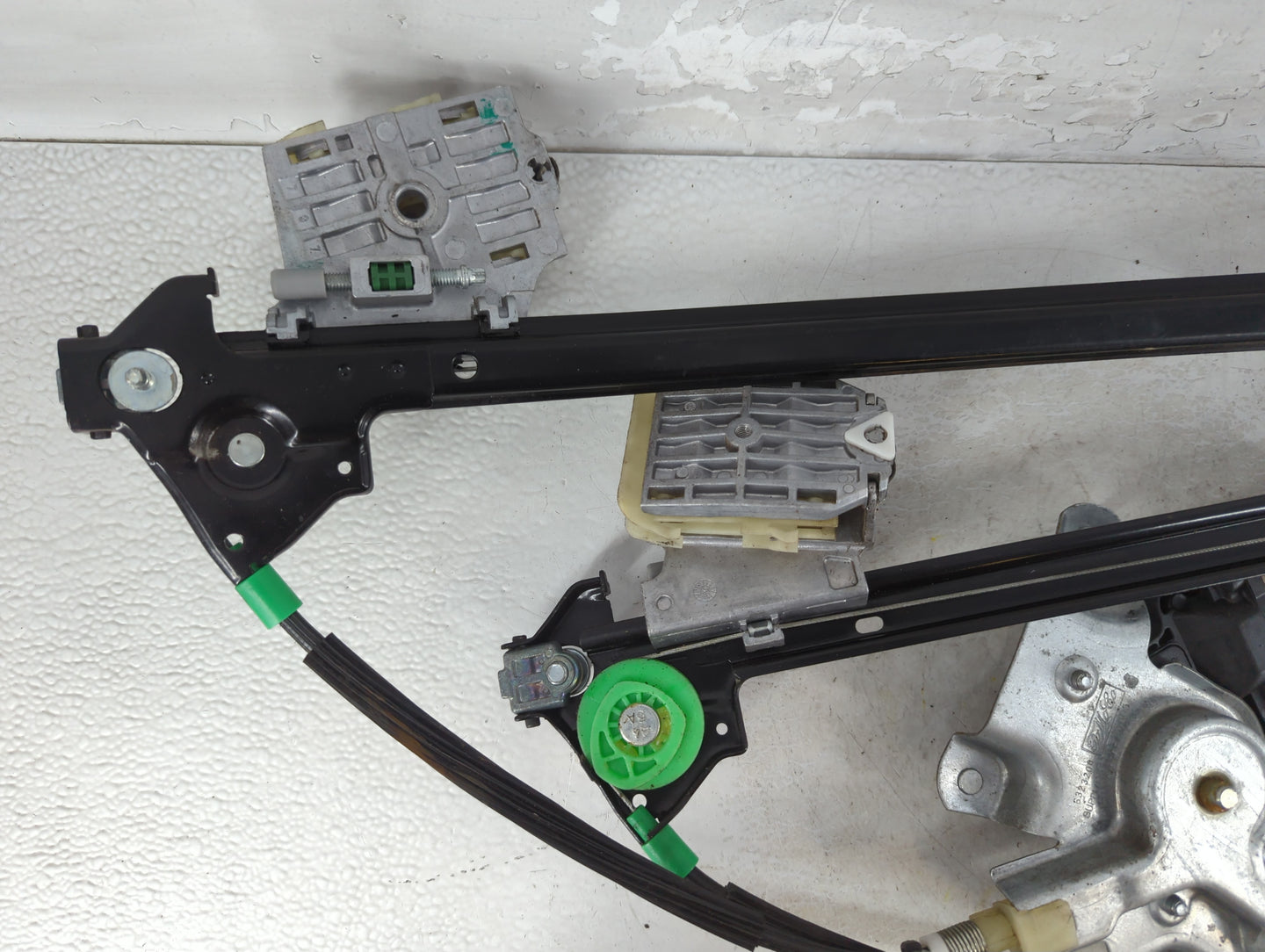 2005-2009 Ford Mustang Window Regulator Passenger Front - Oemusedautoparts1.com