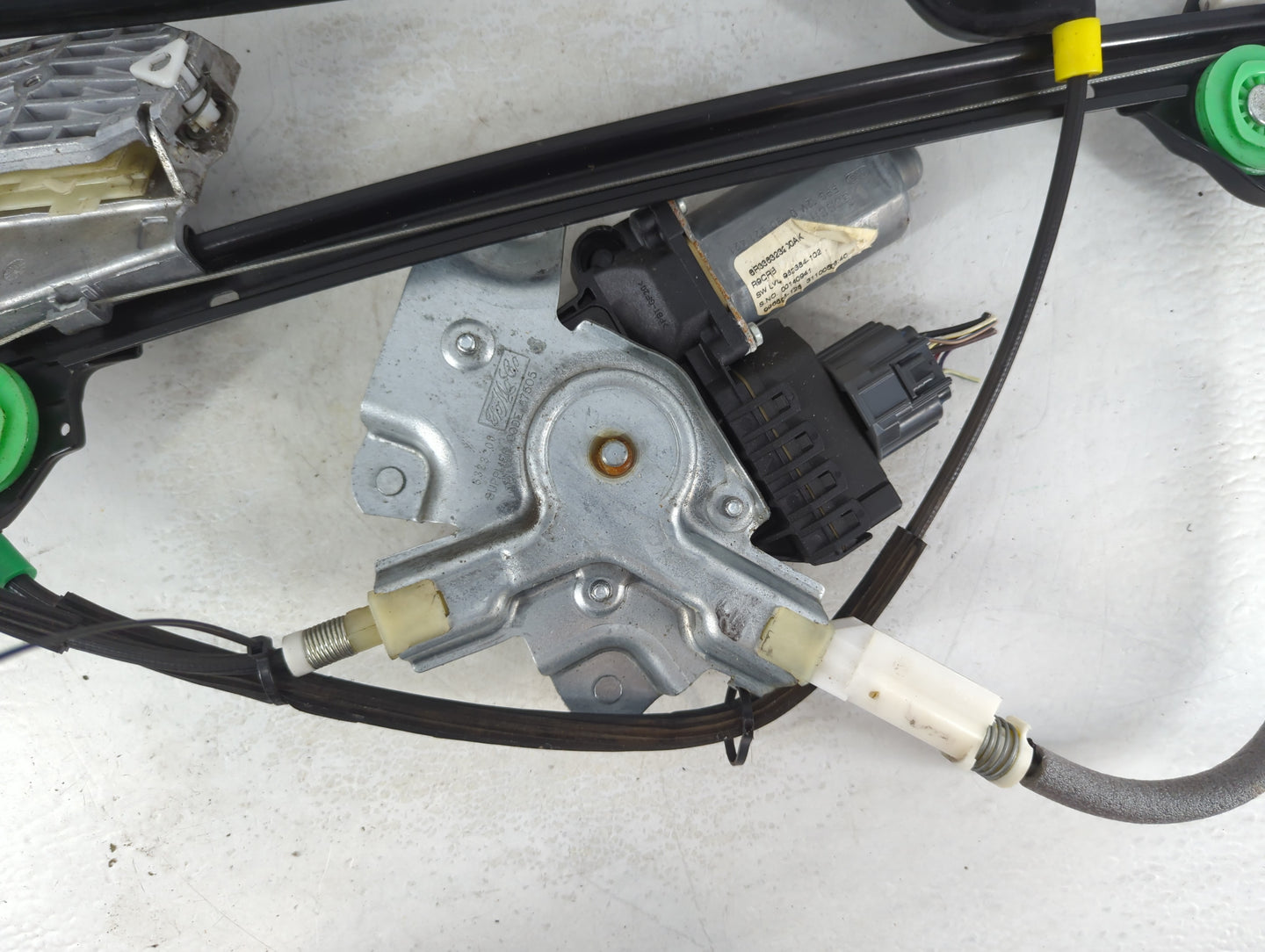 2005-2009 Ford Mustang Used Window Regulator Passenger Front - Oemusedautoparts1.com