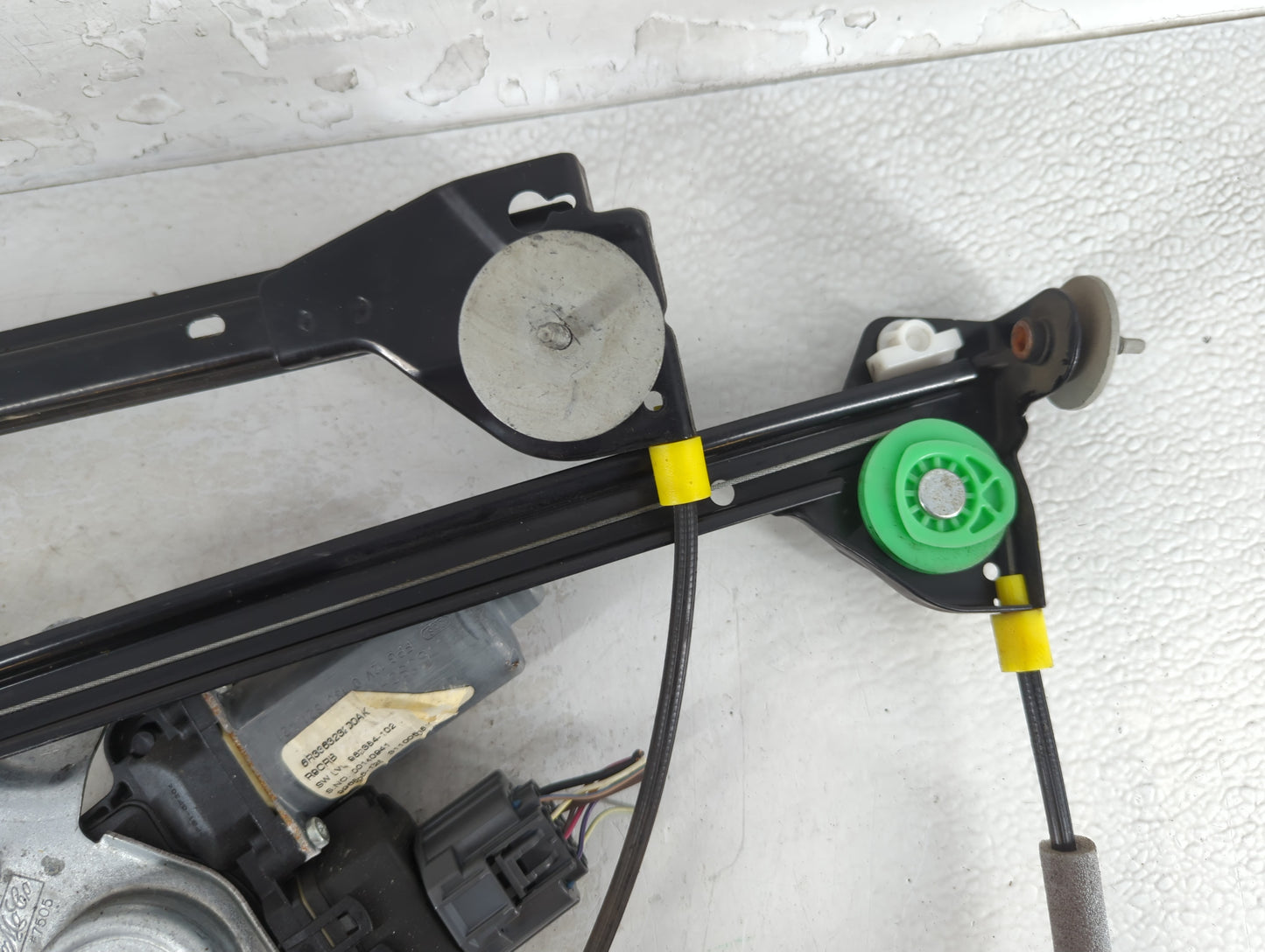 2005-2009 Ford Mustang Window Regulator Passenger Front - Oemusedautoparts1.com