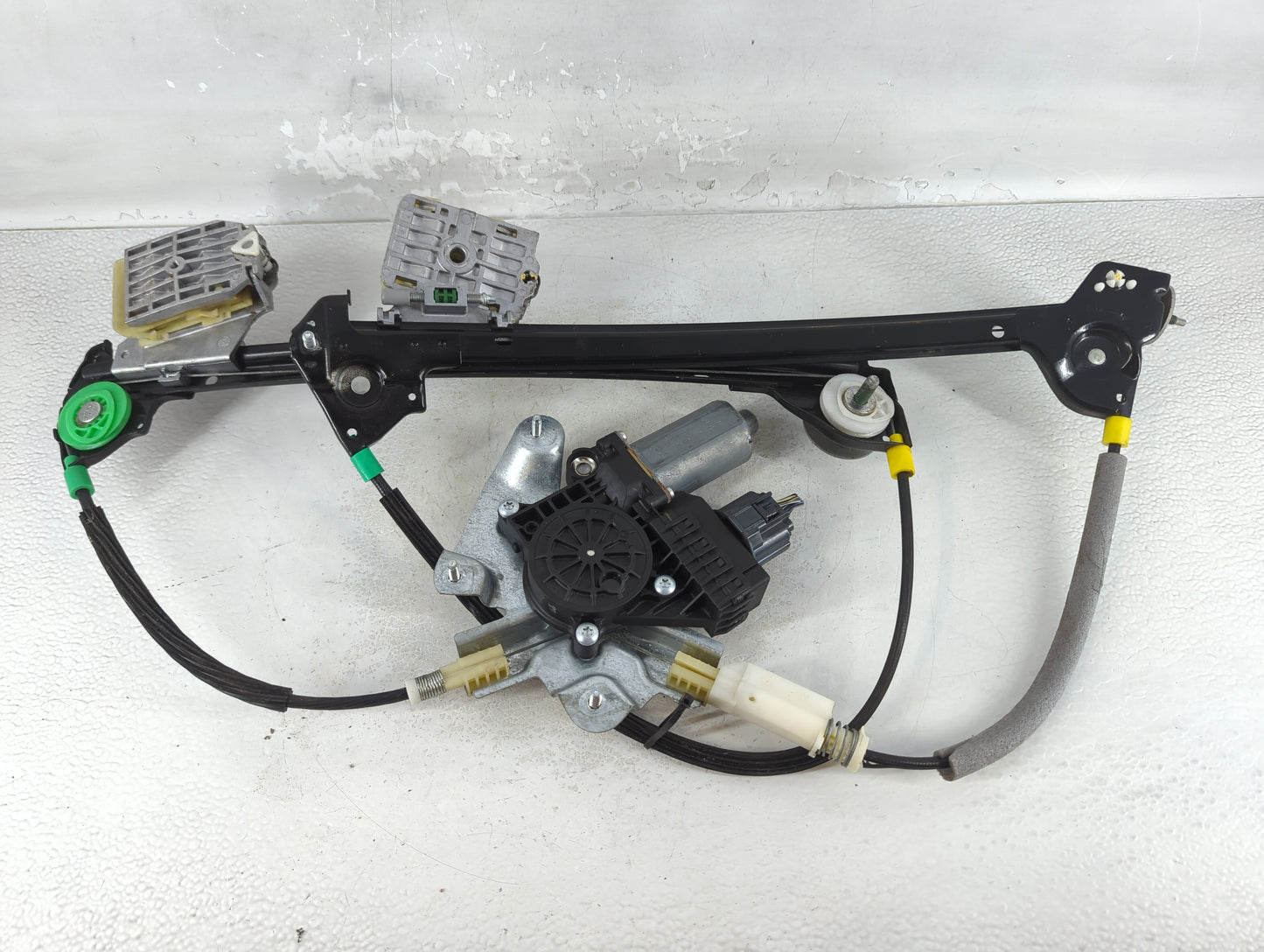 2005-2009 Ford Mustang Driver Left Front Window Regulator 912436 - Oemusedautoparts1.com