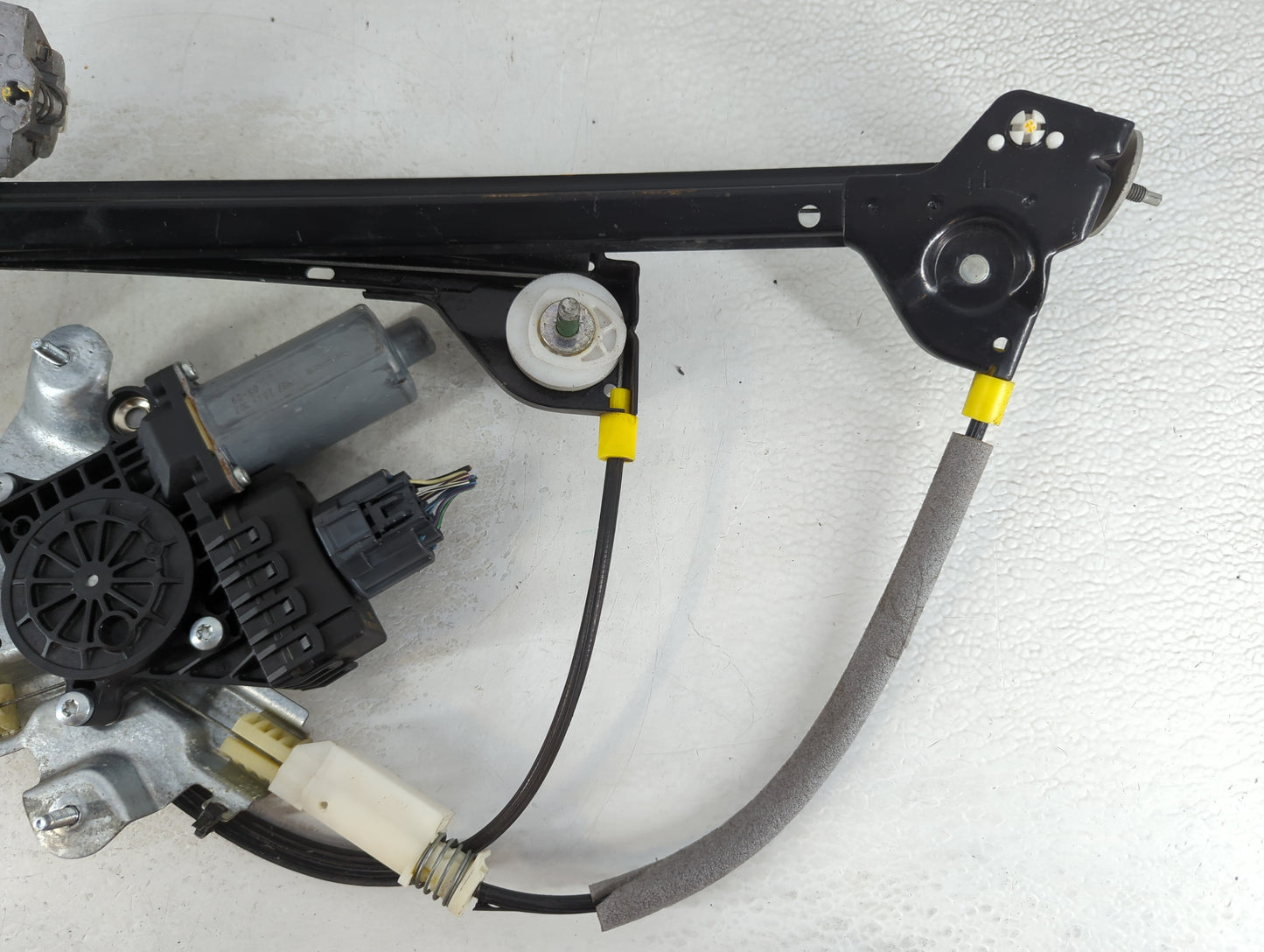 2005-2009 Ford Mustang Driver Left Front Window Regulator - Oemusedautoparts1.com
