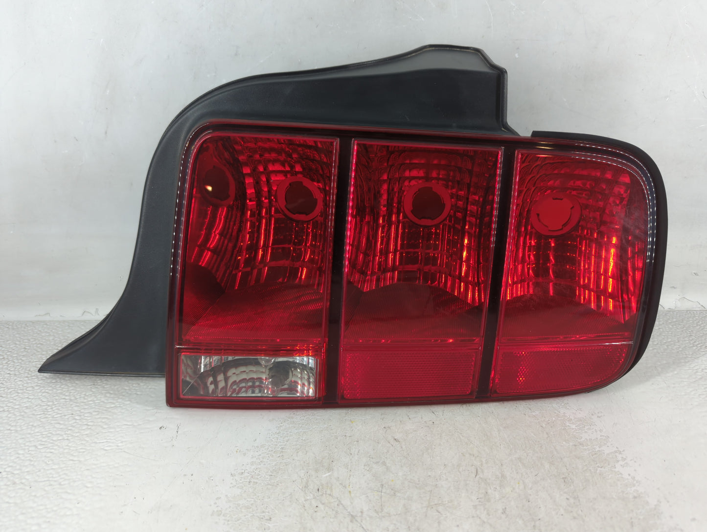 2005-2009 Ford Mustang Tail Light Assembly Passenger Right OEM Fits Fits 2005 2006 2007 2008 2009 OEM Used Auto Parts - Oemu