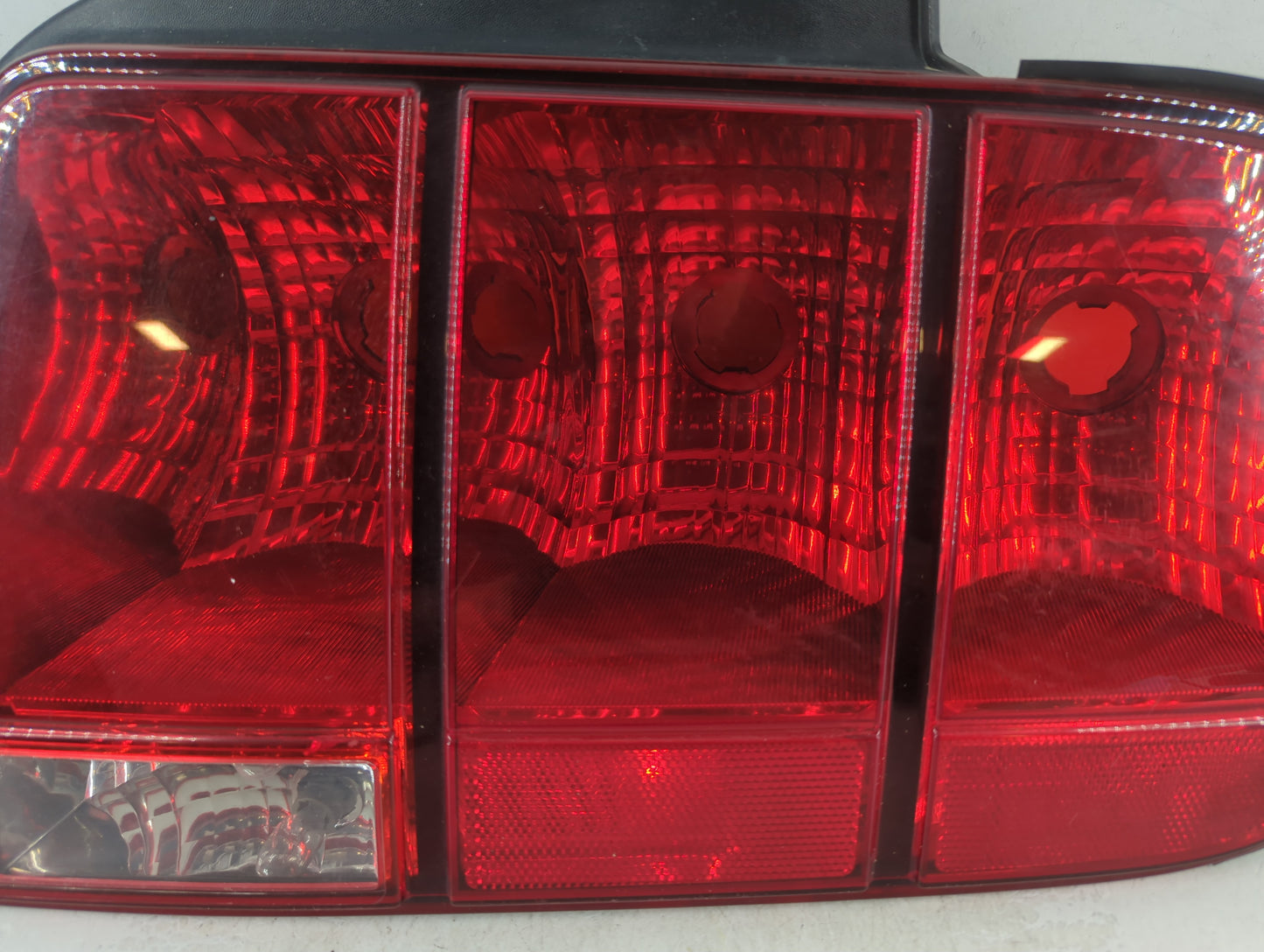 2005-2009 Ford Mustang Tail Light Assembly Passenger Right OEM Fits Fits 2005 2006 2007 2008 2009 OEM Used Auto Parts - Oemu