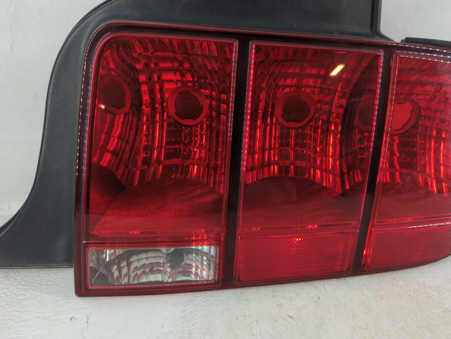 2005-2009 Ford Mustang Tail Light Assembly Passenger Right OEM Fits Fits 2005 2006 2007 2008 2009 OEM Used Auto Parts - Oemu