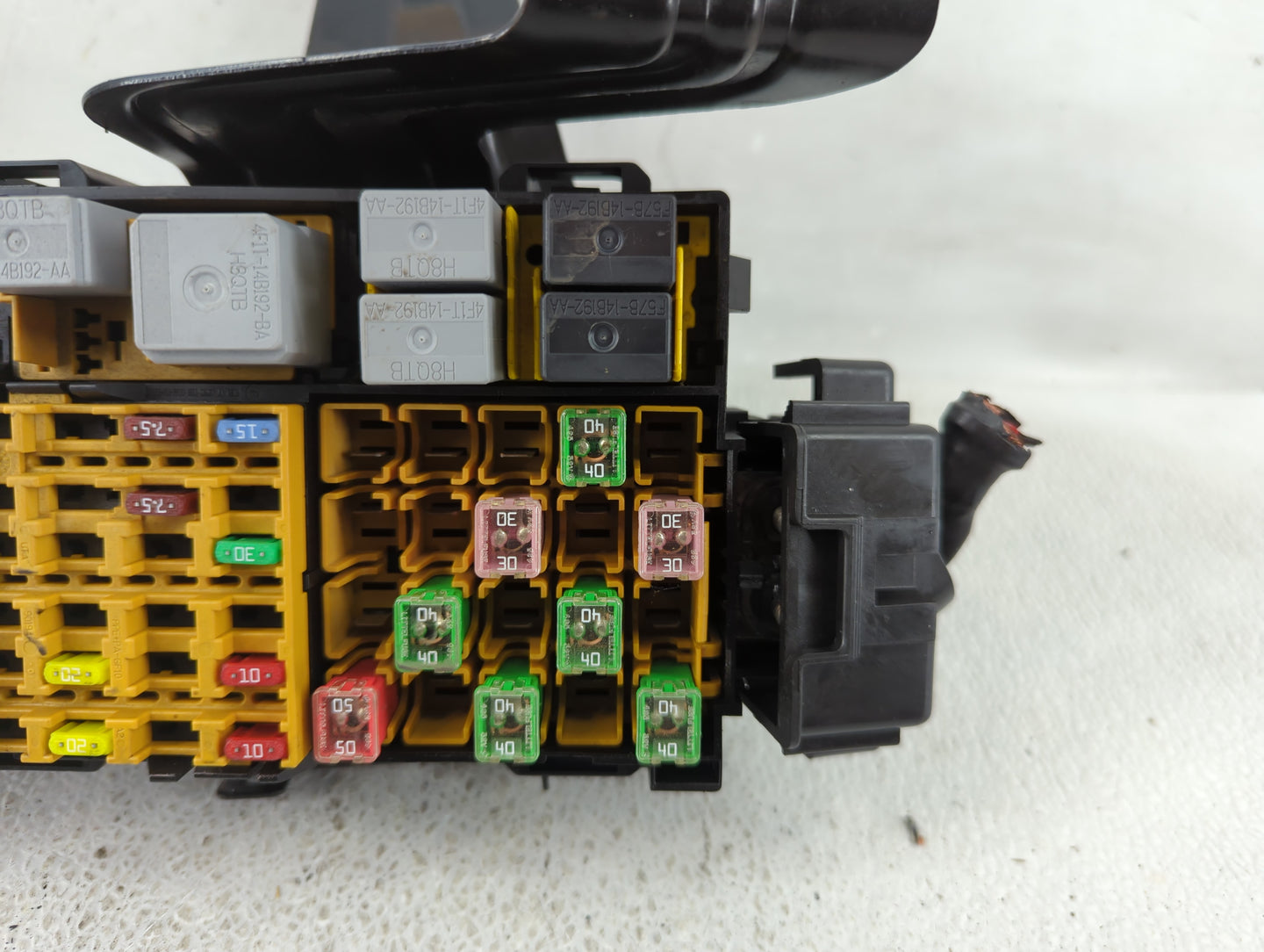 2004-2006 Ford Ranger Fusebox Fuse Box Panel Relay Module P/N:2l5T-14A075-AA Fits Fits 2004 2005 2006 OEM Used Auto Parts - 