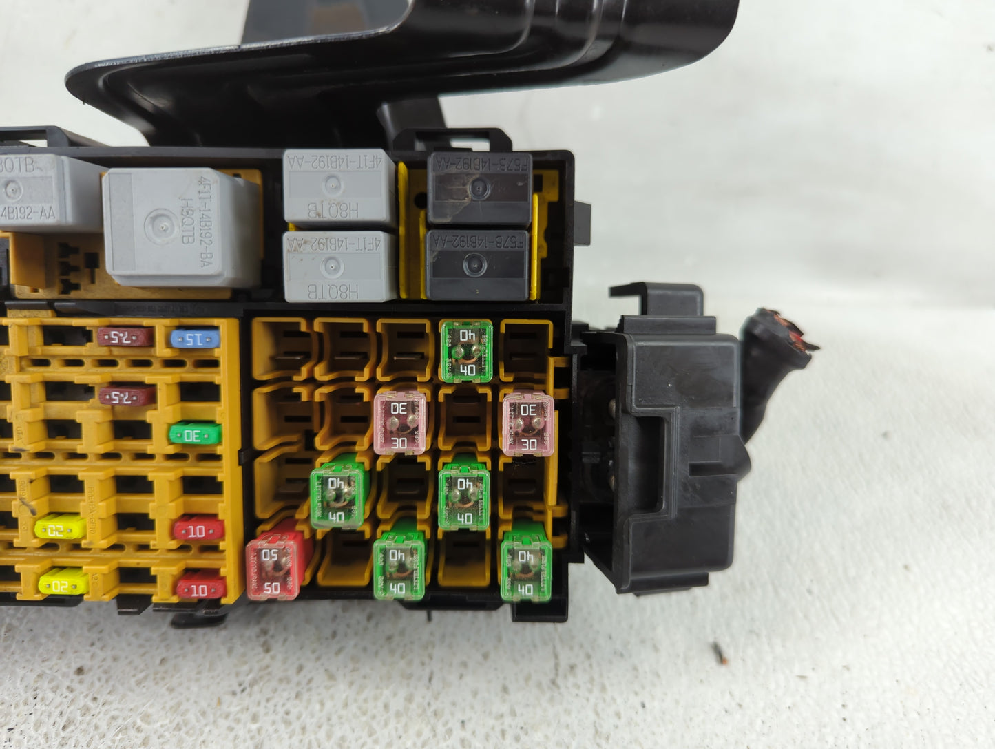 2004-2006 Ford Ranger Fusebox Fuse Box Panel Relay Module P/N:2l5T-14A075-AA Fits Fits 2004 2005 2006 OEM Used Auto Parts - 