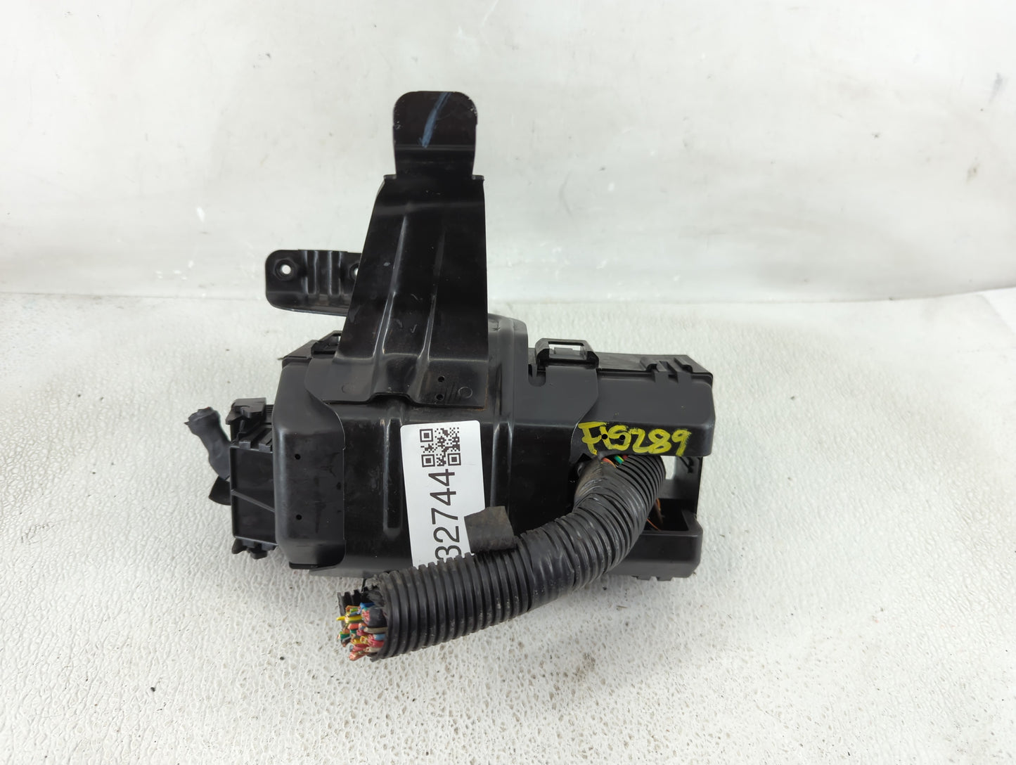 2004-2006 Ford Ranger Fusebox Fuse Box Panel Relay Module P/N:2l5T-14A075-AA Fits Fits 2004 2005 2006 OEM Used Auto Parts - 