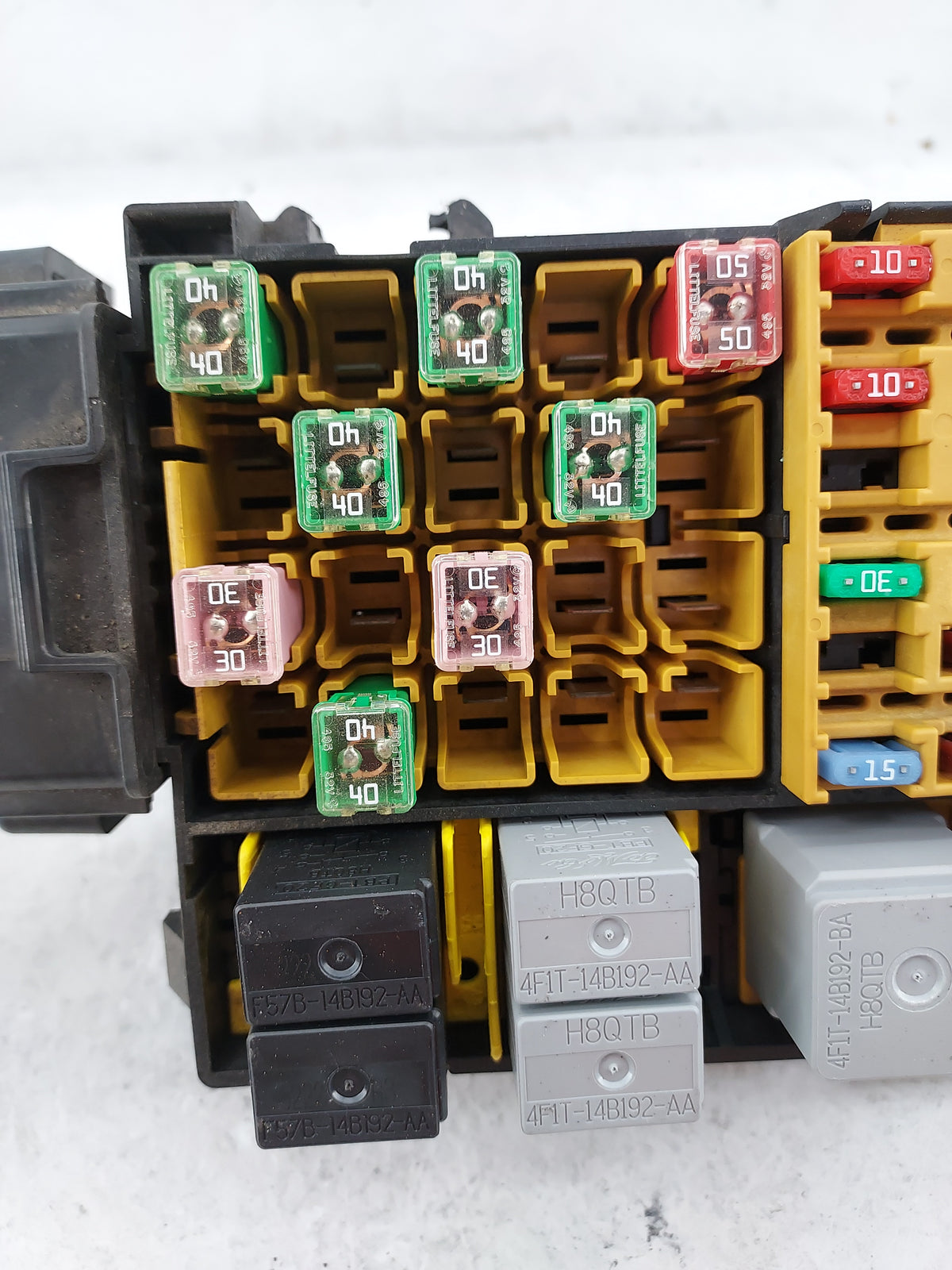 2004-2006 Ford Ranger Fusebox Fuse Box Panel Relay Module P/N:4F1T-14B192-BA 4F1T-14B192-AA Fits Fits 2004 2005 2006 OEM Use