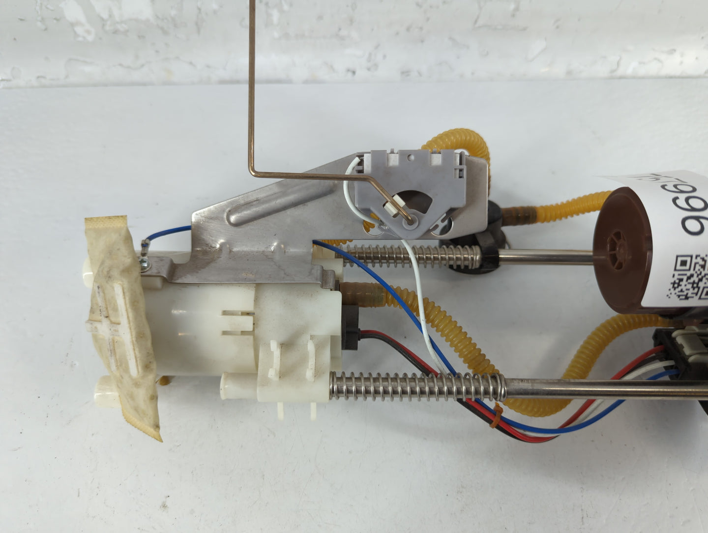 2004-2006 Ford Ranger Electrical Gas Fuel Pump Assembly - Oemusedautoparts1.com