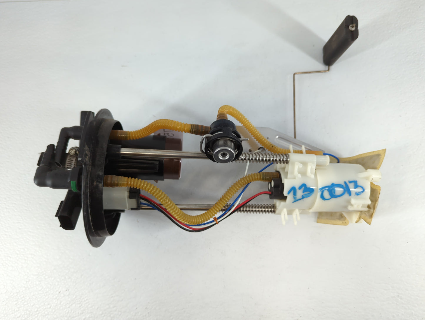2004-2006 Ford Ranger Electrical Gas Fuel Pump Assembly - Oemusedautoparts1.com