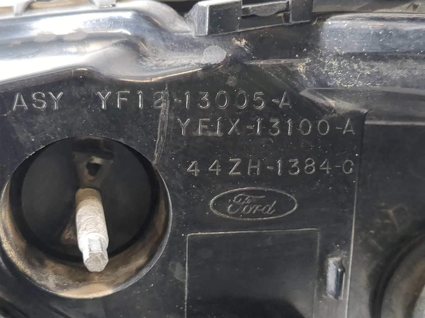 2000-2007 Ford Taurus Passenger Right Oem Head Light Headlight Lamp - Oemusedautoparts1.com