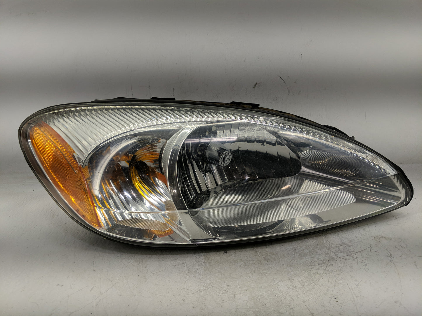 2006 Ford Taurus Passenger Right Oem Head Light Headlight Lamp - Oemusedautoparts1.com