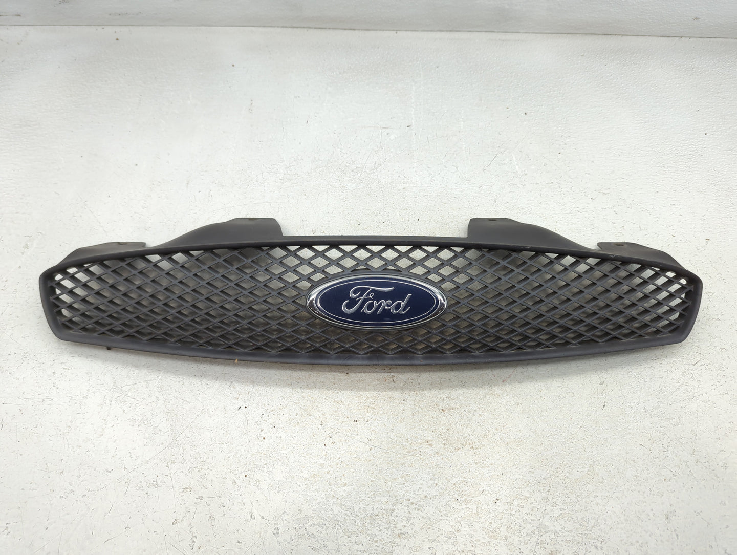 2004-2007 Ford Taurus Front Bumper Grille Cover - Oemusedautoparts1.com