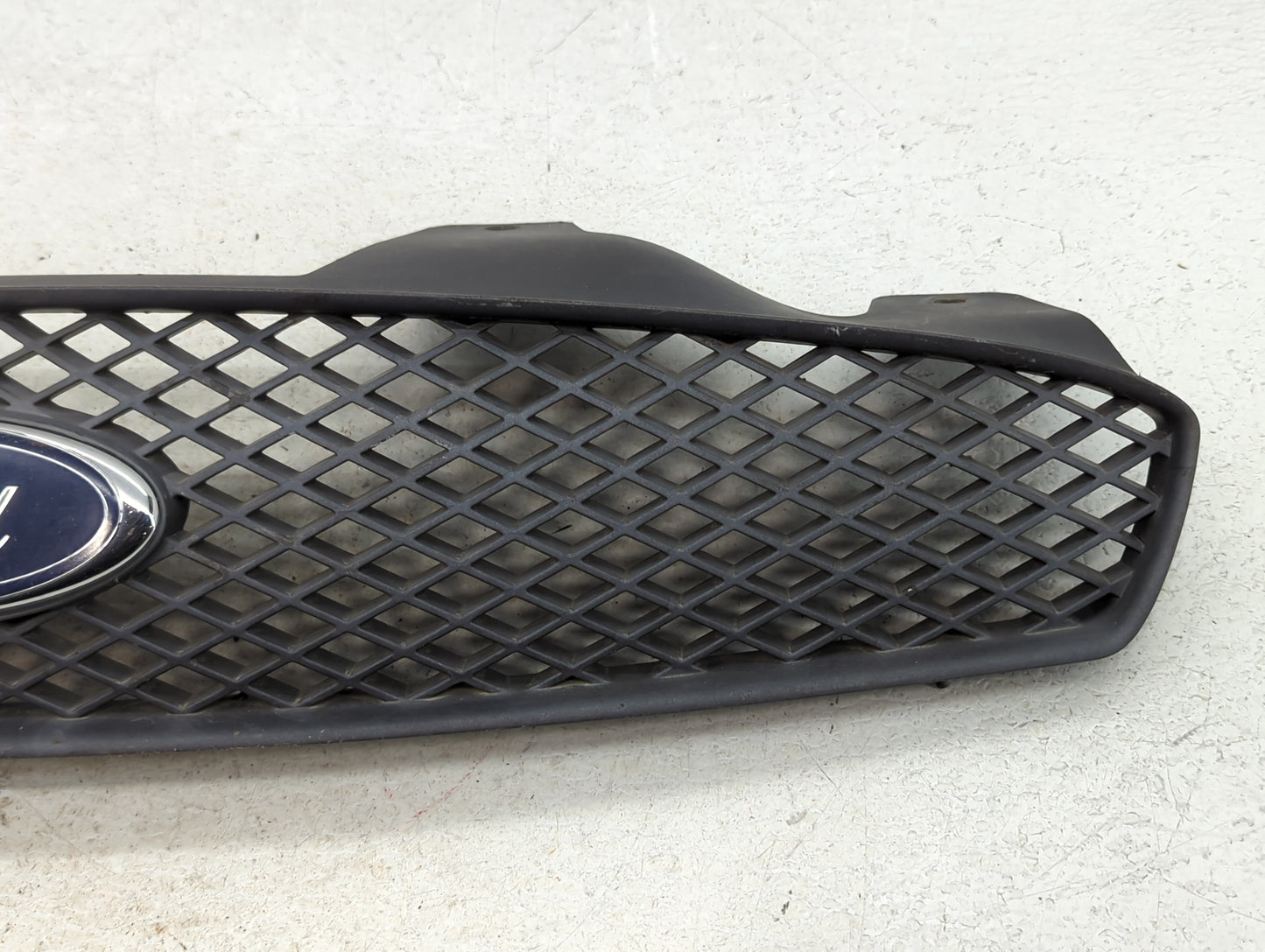 2004-2007 Ford Taurus Front Bumper Grille Cover - Oemusedautoparts1.com