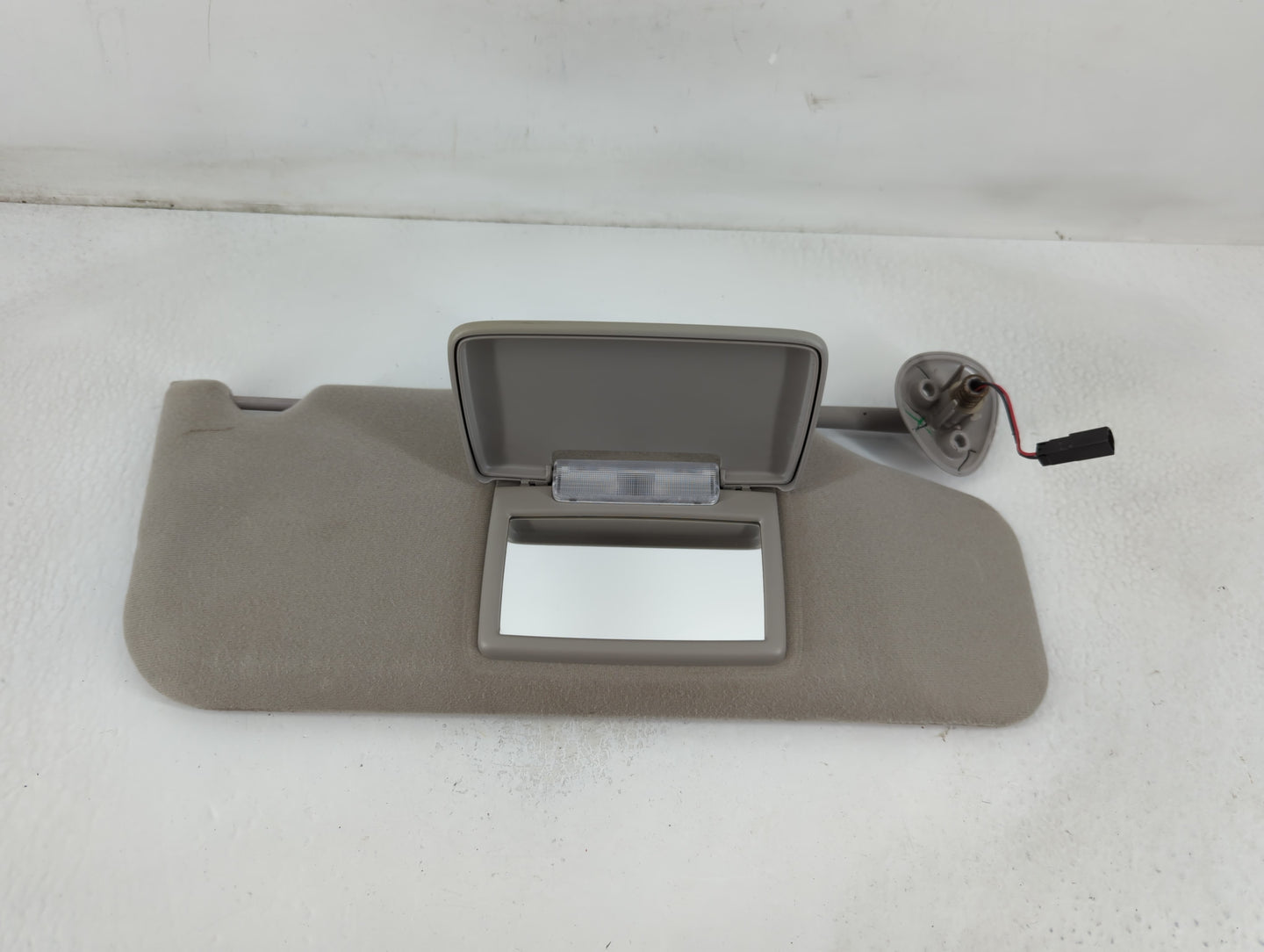 2004-2007 Ford Taurus Sun Visor Shade Replacement Passenger Right Mirror Fits Fits 2004 2005 2006 2007 OEM Used Auto Parts -