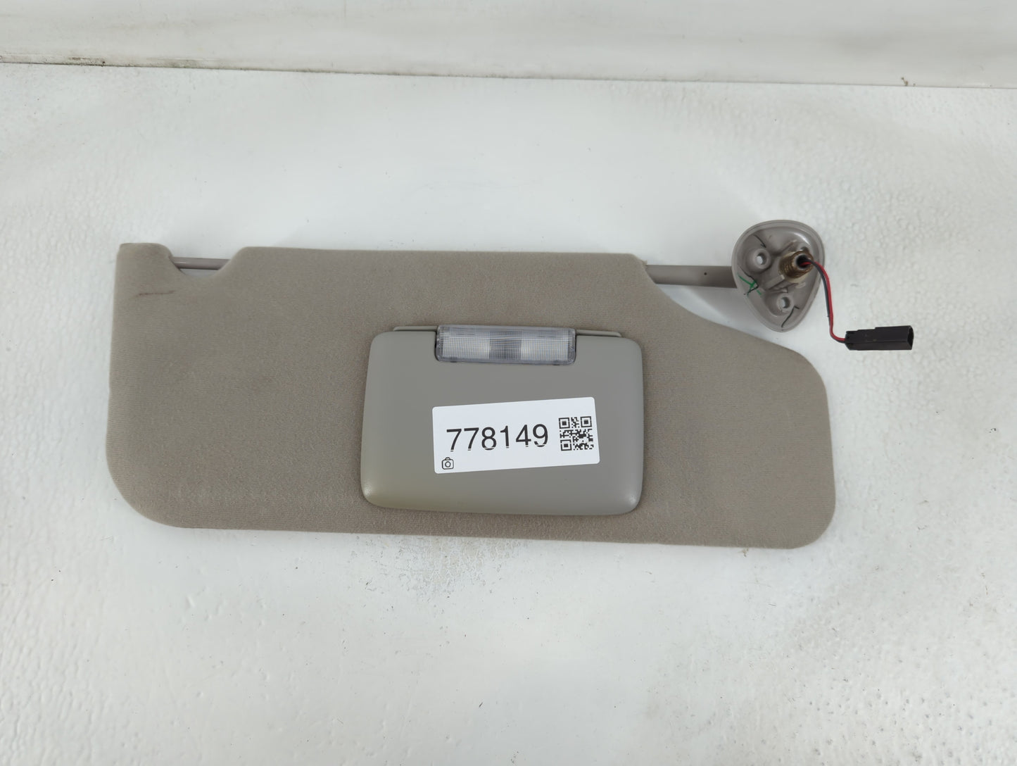 2004-2007 Ford Taurus Sun Visor Shade Replacement Passenger Right Mirror Fits Fits 2004 2005 2006 2007 OEM Used Auto Parts -