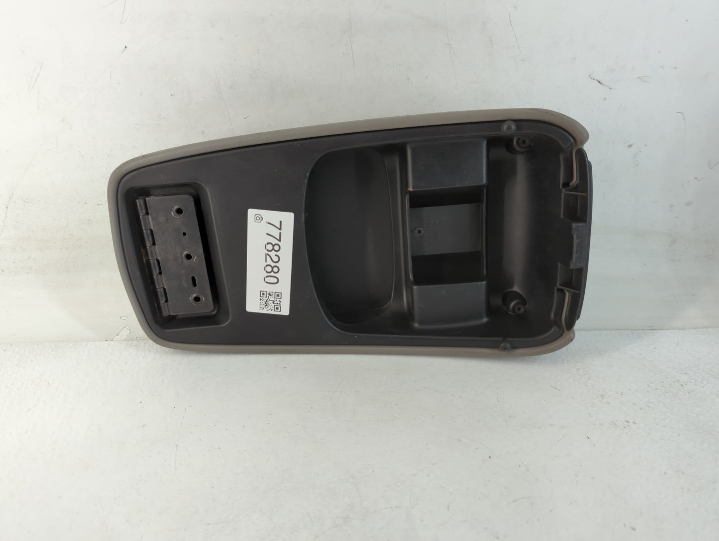 2006 Ford Taurus Center Console Armrest Cover Lid Fits OEM Used Auto Parts - Oemusedautoparts1.com