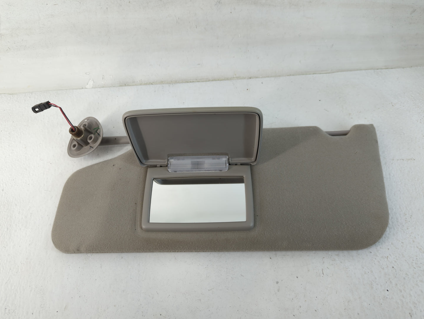 2004-2007 Ford Taurus Sun Visor Shade Replacement Driver Left Mirror Fits Fits 2004 2005 2006 2007 OEM Used Auto Parts - Oem