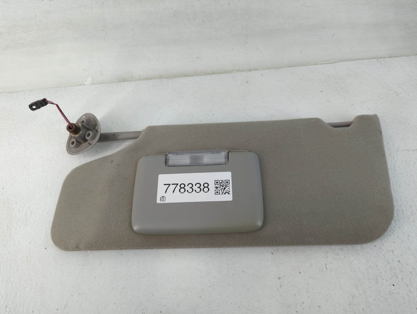 2004-2007 Ford Taurus Sun Visor Shade Replacement Driver Left Mirror Fits Fits 2004 2005 2006 2007 OEM Used Auto Parts - Oem