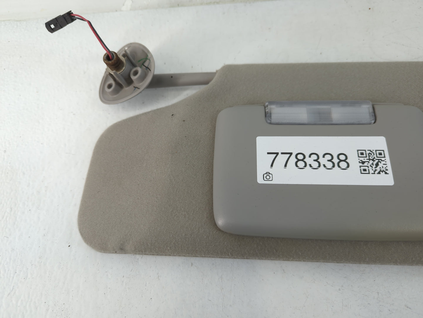 2004-2007 Ford Taurus Sun Visor Shade Replacement Driver Left Mirror Fits Fits 2004 2005 2006 2007 OEM Used Auto Parts - Oem