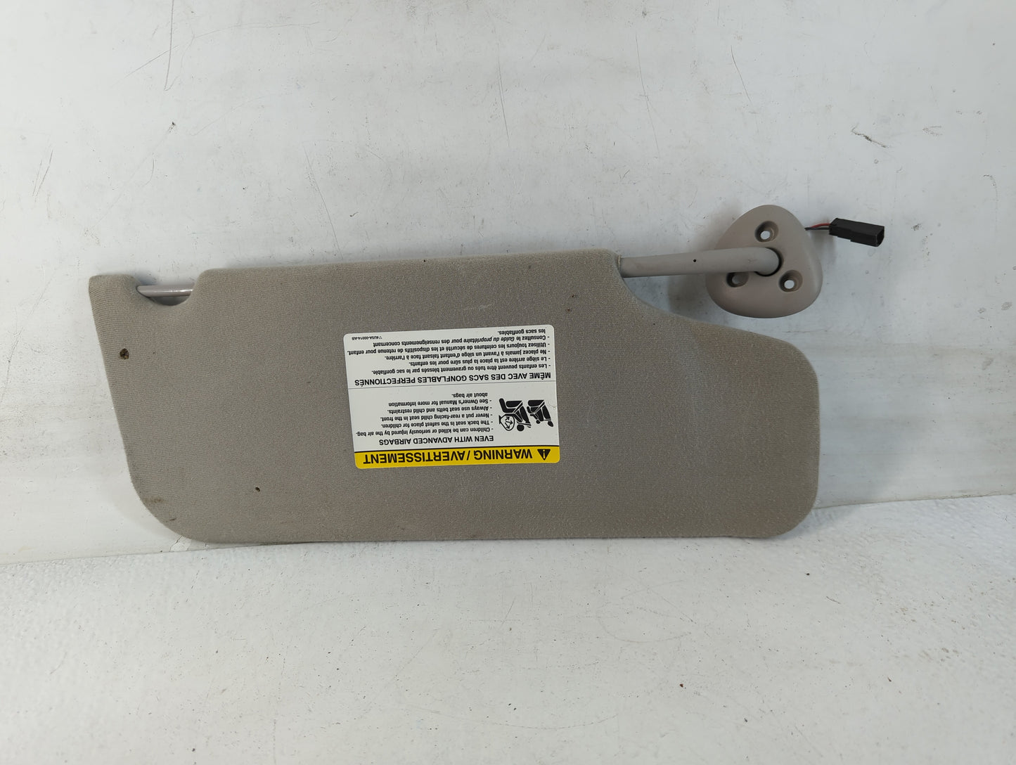 2004-2007 Ford Taurus Sun Visor Shade Replacement Driver Left Mirror Fits Fits 2004 2005 2006 2007 OEM Used Auto Parts - Oem