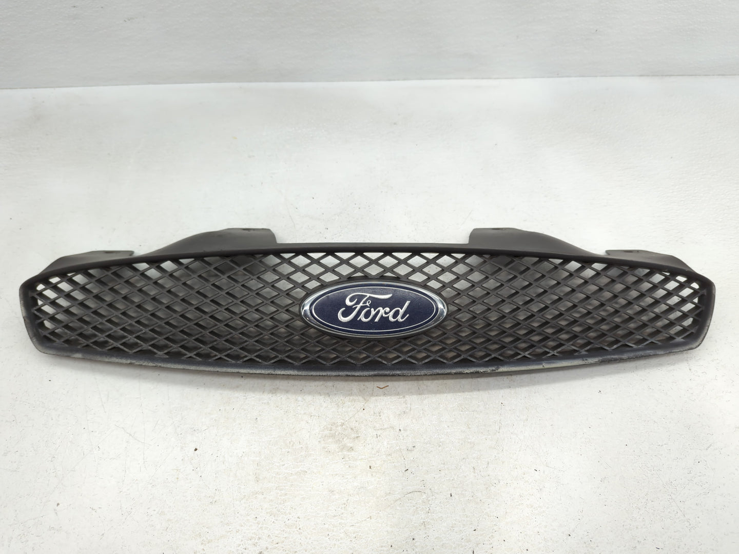 2004-2007 Ford Taurus Front Grille Bumper Not Included - Oemusedautoparts1.com