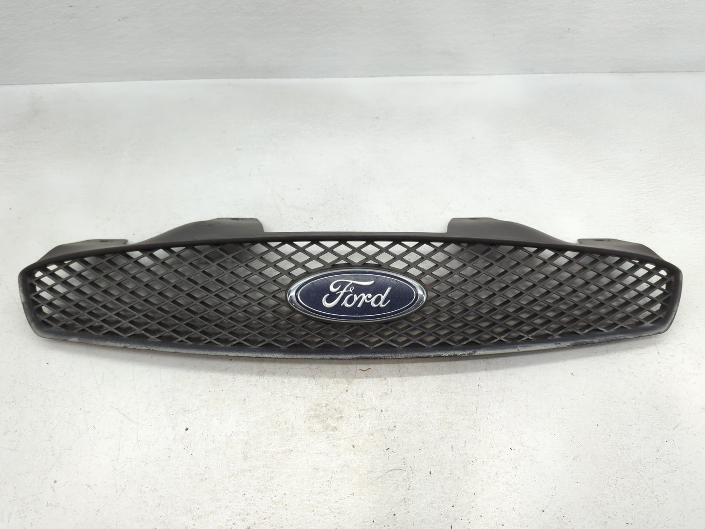 2004-2007 Ford Taurus Front Grille Bumper Not Included - Oemusedautoparts1.com